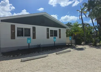 Palm Tree Villas hotel thumbnail 3