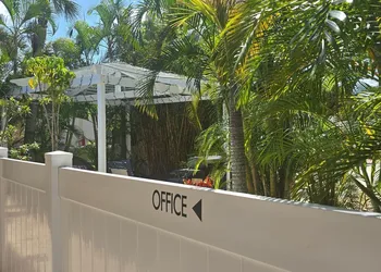 Palm Tree Villas hotel thumbnail 4