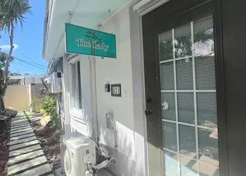 Palm Tree Villas hotel thumbnail 6