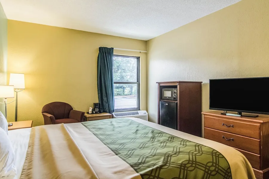 Econo Lodge Darien hotel detail image 6