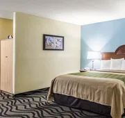 Econo Lodge Darien hotel detail image 7