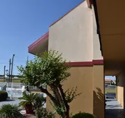 Super 8 by Wyndham Tifton hotel detail image 3