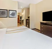 La Quinta Inn & Suites by Wyndham South Bend hotel detail image 7