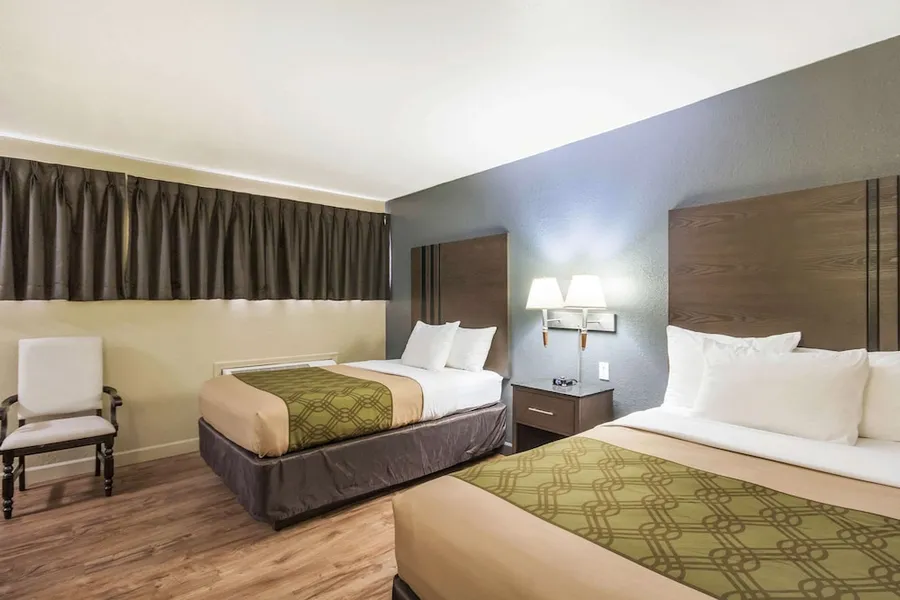 Econolodge Inn & Suites hotel detail image 6