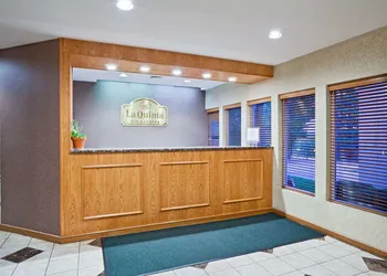 La Quinta by Wyndham Overland Park hotel thumbnail 4