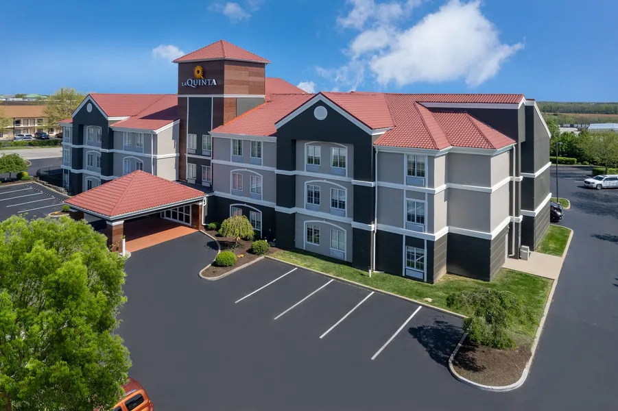 La Quinta Inn & Suites by Wyndham Lexington South / Hamburg hotel detail image 2