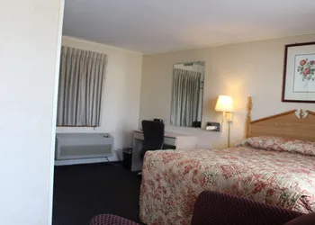 Elm Motel hotel thumbnail 6