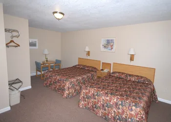 Wayside Motel hotel thumbnail 5