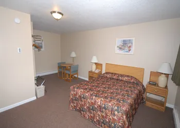 Wayside Motel hotel thumbnail 7
