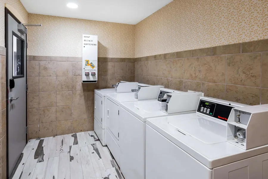 La Quinta Inn & Suites by Wyndham Canton MS hotel detail image 6