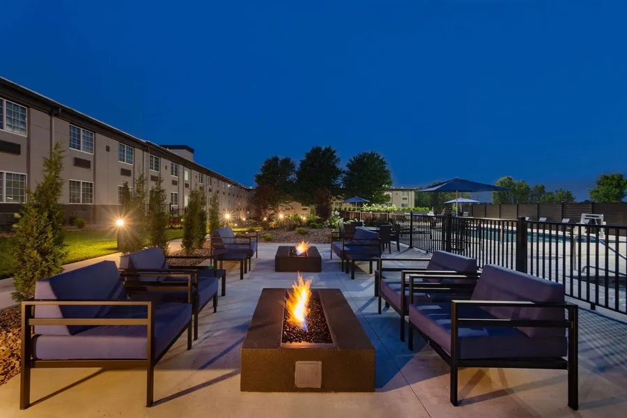 La Quinta Inn & Suites by Wyndham Joplin hotel detail image 6