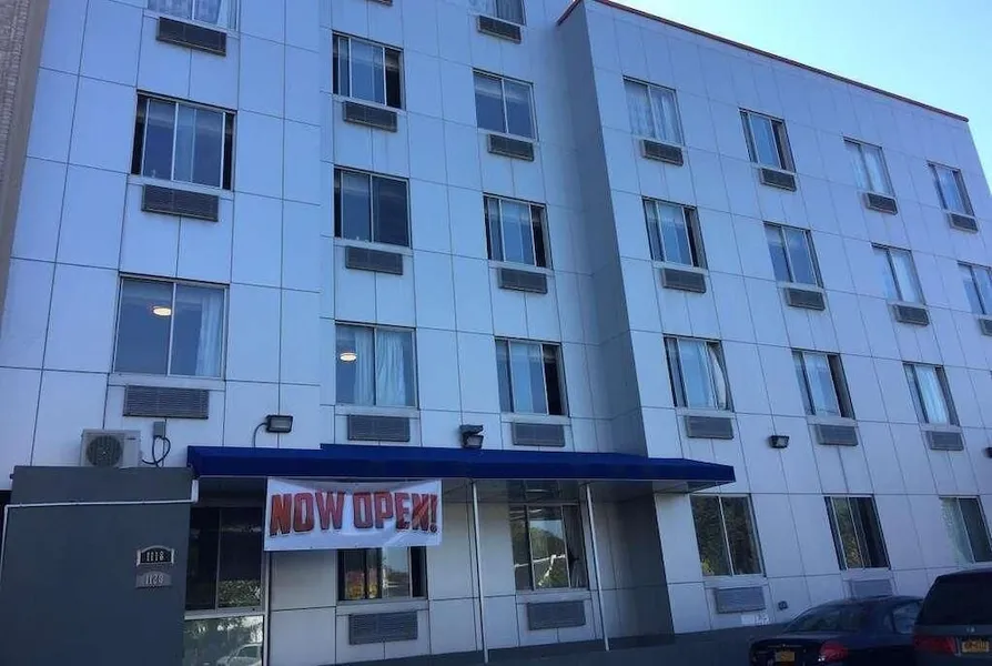 Days Inn by Wyndham Brooklyn Borough Park hotel detail image 2