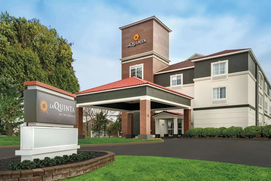 La Quinta Inn & Suites by Wyndham Latham Albany Airport hotel detail image 2