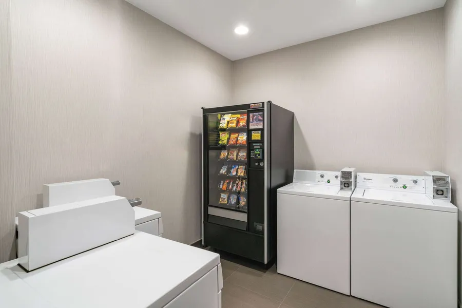 La Quinta Inn & Suites by Wyndham Latham Albany Airport hotel detail image 6