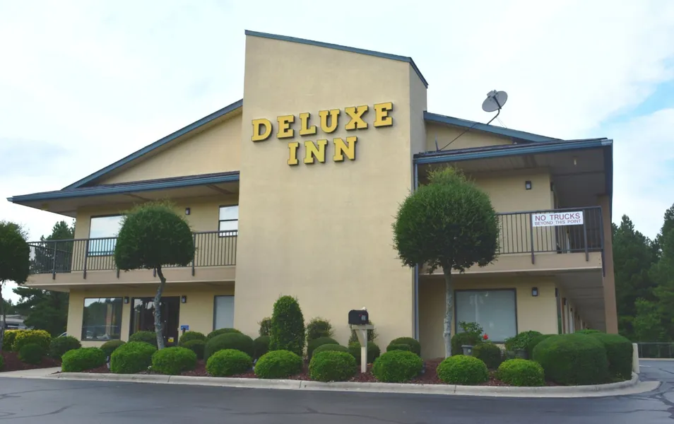 Deluxe Inn Fayetteville - I-95 Exit 49 hotel detail image 2