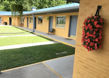 Greystone Motel hotel thumbnail 5