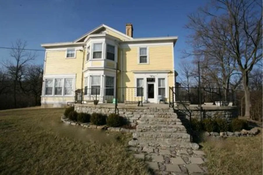 Six Acres Bed & Breakfast hotel detail image 2