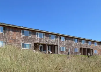 Silver Sands Motel hotel thumbnail 4