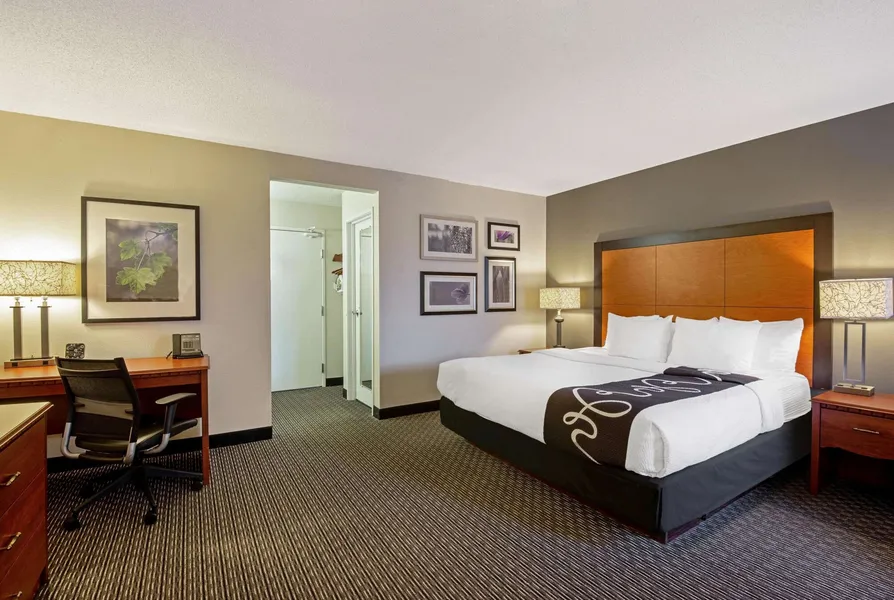La Quinta Inn & Suites by Wyndham Harrisburg Airport Hershey hotel detail image 6