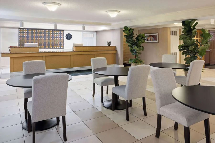La Quinta Inn by Wyndham Pittsburgh Airport hotel detail image 6
