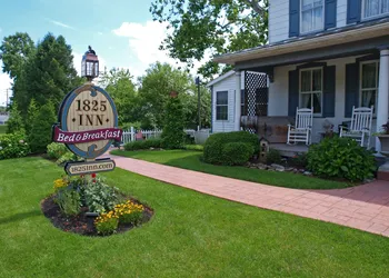 1825 Inn Bed and Breakfast hotel thumbnail 2