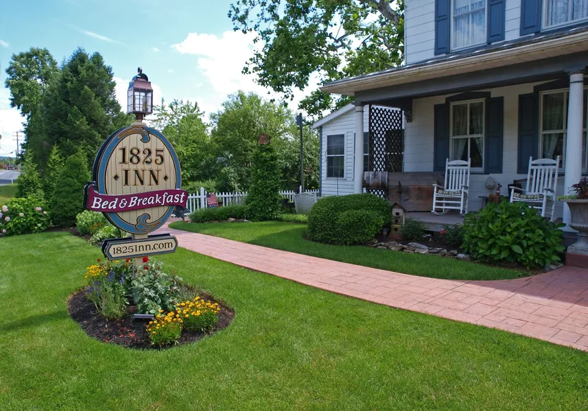 1825 Inn Bed and Breakfast hotel detail image 2