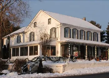 1825 Inn Bed and Breakfast hotel thumbnail 4