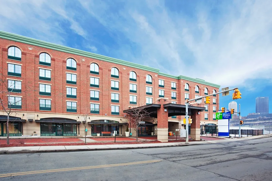 Holiday Inn Express Hotel & Suites Pittsburgh-South Side by IHG hotel detail image 2