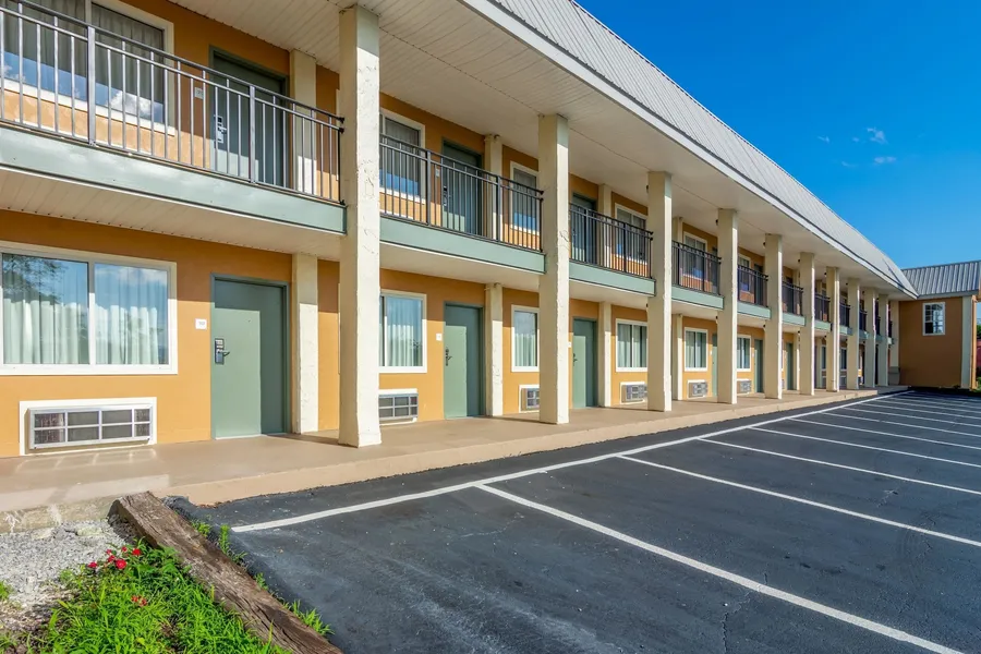 Econo Lodge East Ridge hotel detail image 2