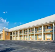 Econo Lodge East Ridge hotel detail image 3