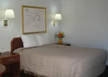 Broadway Inn Yankton hotel thumbnail 5
