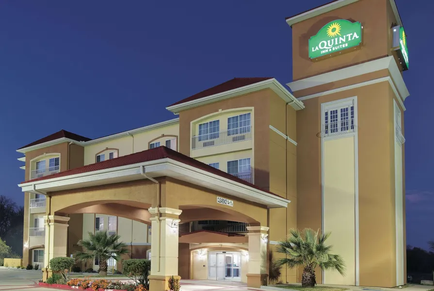 La Quinta Inn & Suites by Wyndham Corsicana hotel detail image 2