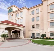 La Quinta Inn & Suites by Wyndham DFW Airport West - Euless hotel detail image 3