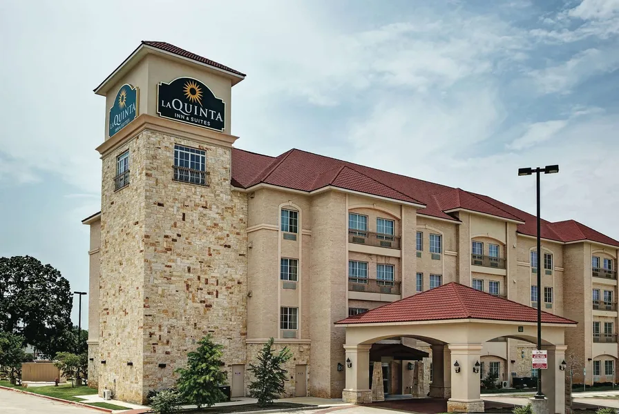 La Quinta Inn & Suites by Wyndham DFW Airport West - Euless hotel detail image 6