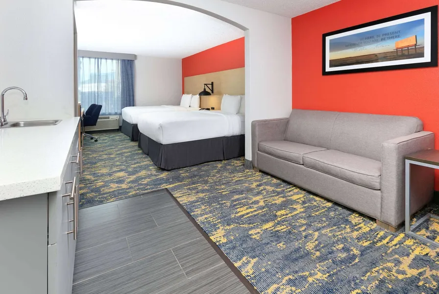 La Quinta Inn & Suites by Wyndham Dallas - Las Colinas hotel detail image 6