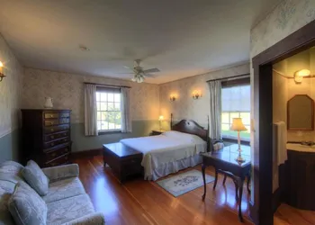 The Normaway Inn hotel thumbnail 7