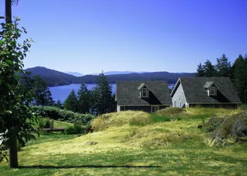 Moonlit Cove B&B hotel thumbnail 5