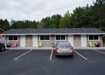 Pine Motel hotel thumbnail 4