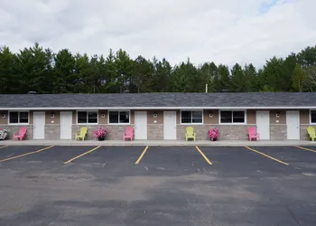 Pine Motel hotel thumbnail 5