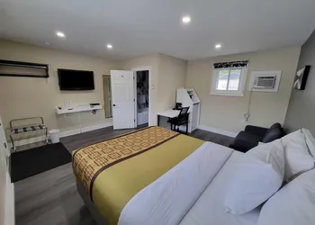Pine Motel hotel thumbnail 7