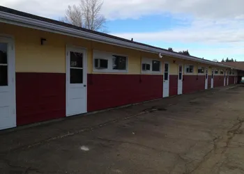 Redwood Motel hotel thumbnail 2