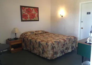 Redwood Motel hotel thumbnail 4