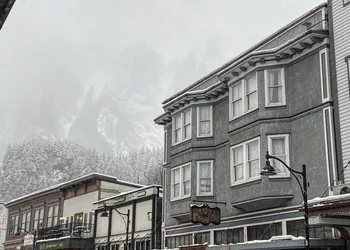 Alaskan Hotel and Bar hotel thumbnail 2