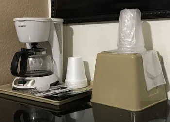 Town House Motel hotel thumbnail 2