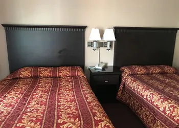 Town House Motel hotel thumbnail 4