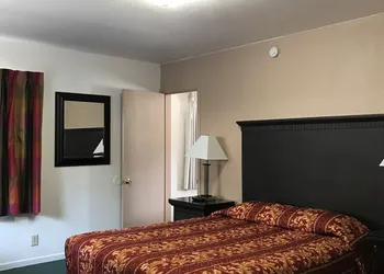 Town House Motel hotel thumbnail 6