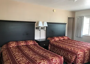 Town House Motel hotel thumbnail 7
