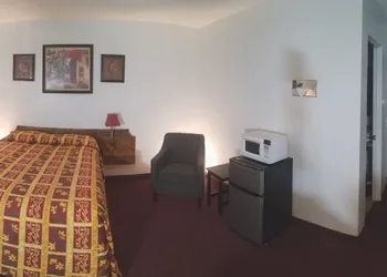 Amber Inn Motel hotel thumbnail 5