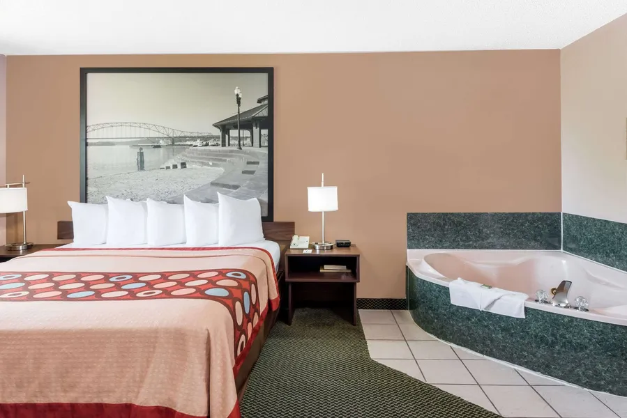 Super 8 by Wyndham Winfield/Quail Ridge Area hotel detail image 6