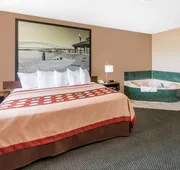 Super 8 by Wyndham Winfield/Quail Ridge Area hotel detail image 7